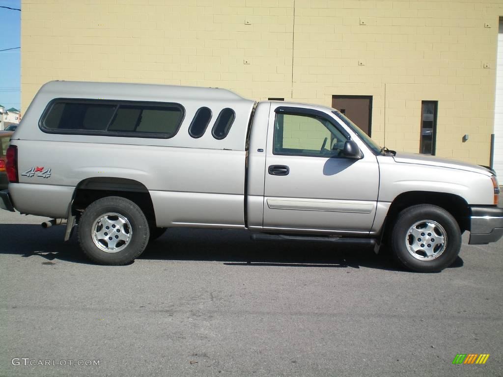 2004 Silverado 1500 LS Regular Cab 4x4 - Sandstone Metallic / Dark Charcoal photo #15