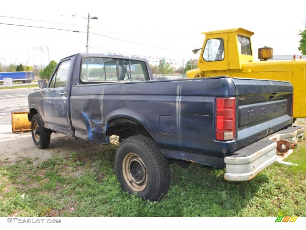 1982 F250 XLT 4x4 - Dark Blue Metallic / Blue photo #2