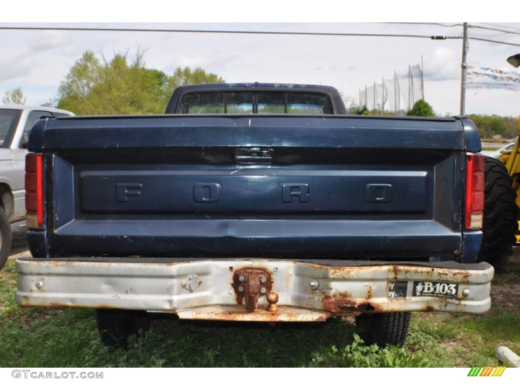 1982 F250 XLT 4x4 - Dark Blue Metallic / Blue photo #3
