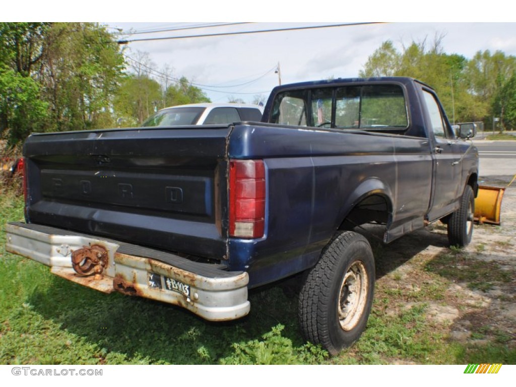 1982 F250 XLT 4x4 - Dark Blue Metallic / Blue photo #4