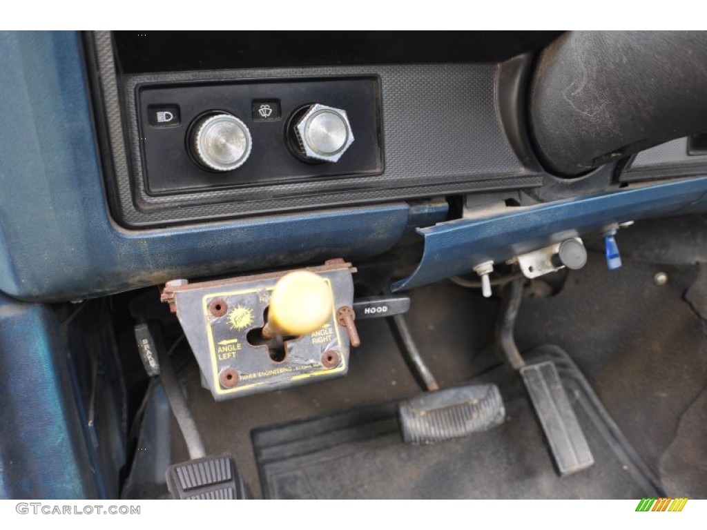 1982 F250 XLT 4x4 - Dark Blue Metallic / Blue photo #9