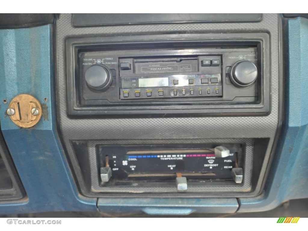 1982 F250 XLT 4x4 - Dark Blue Metallic / Blue photo #11