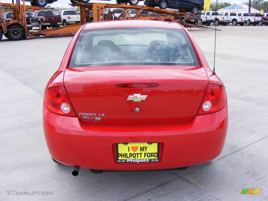 2007 Cobalt LS Sedan - Victory Red / Gray photo #7