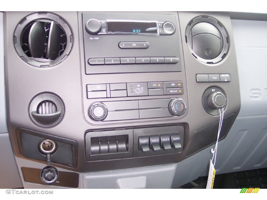 2012 Ford F550 Super Duty XL Regular Cab Chassis Controls Photos