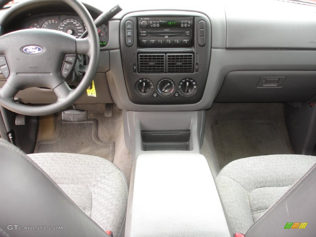 2004 Ford Explorer XLS 4x4 Dashboard Photos