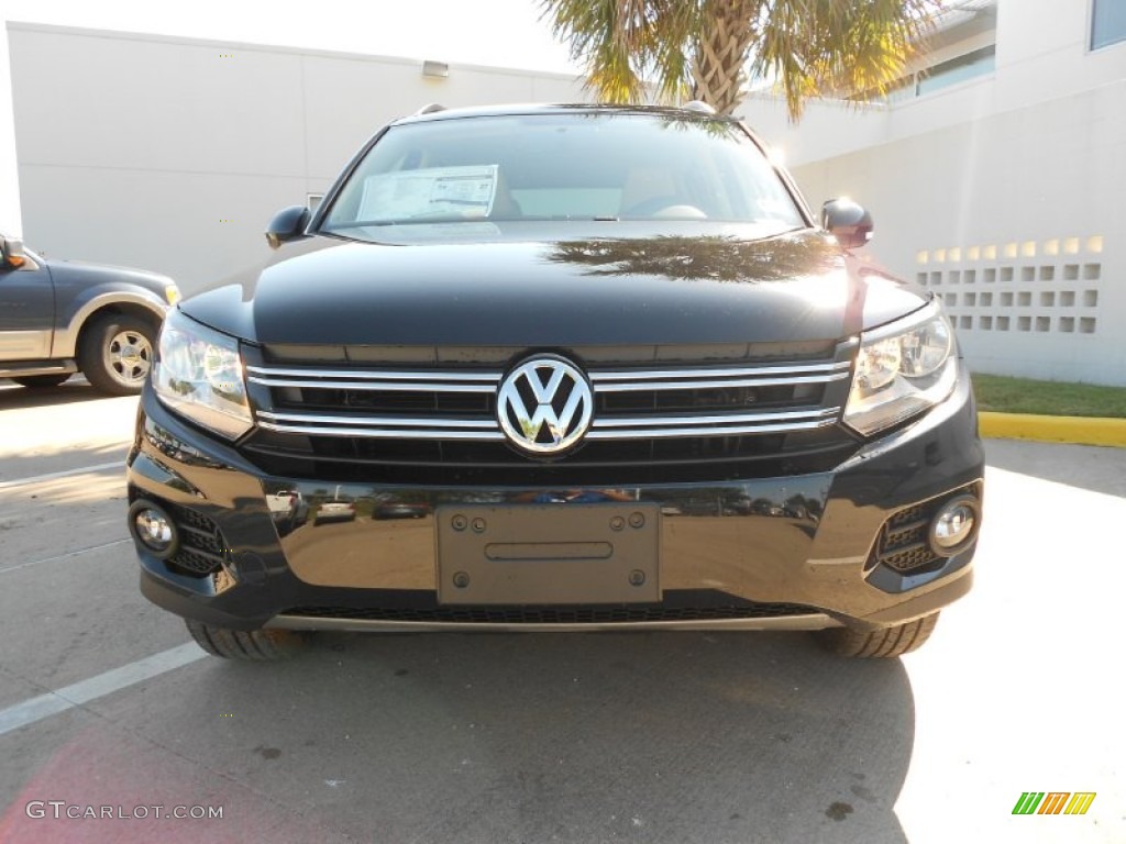 2012 Tiguan SE - Deep Black Metallic / Beige photo #2