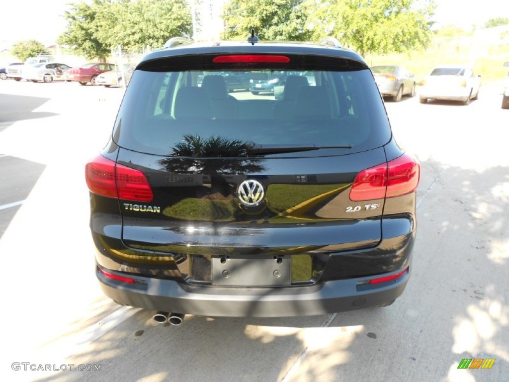 2012 Tiguan SE - Deep Black Metallic / Beige photo #6