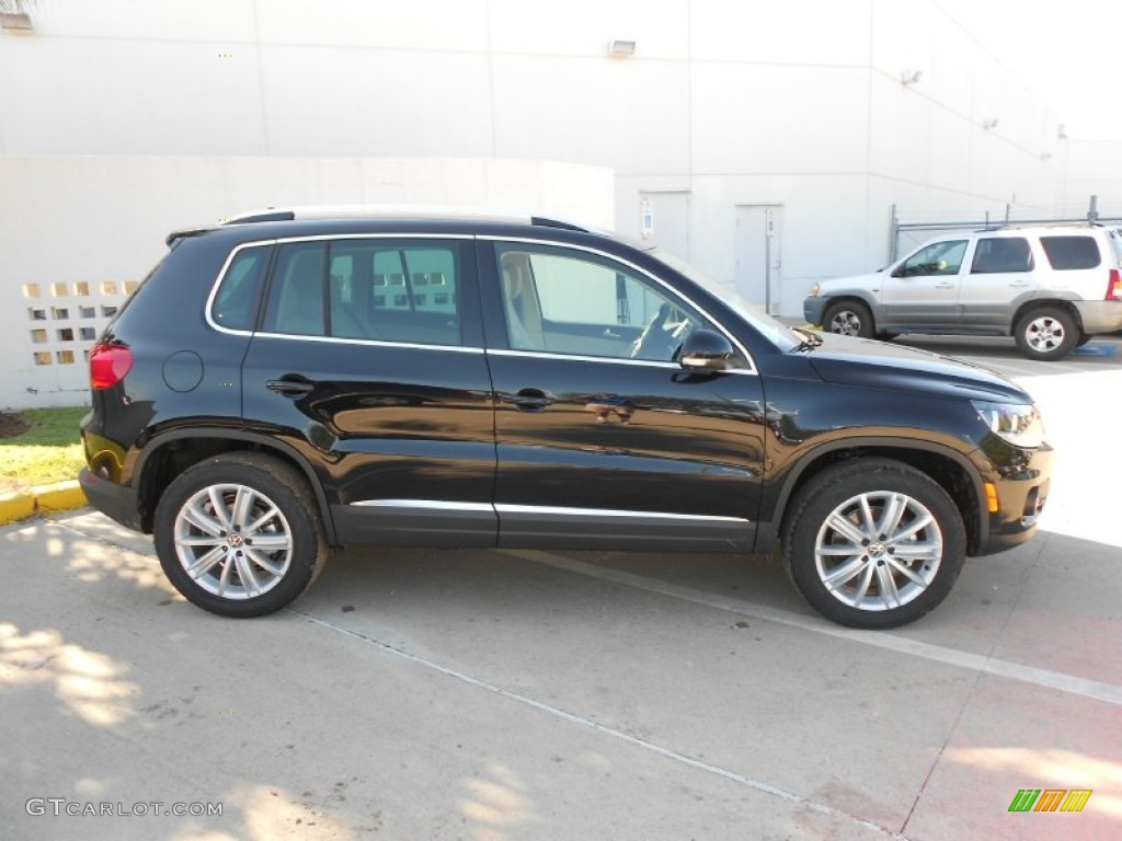 2012 Tiguan SE - Deep Black Metallic / Beige photo #8