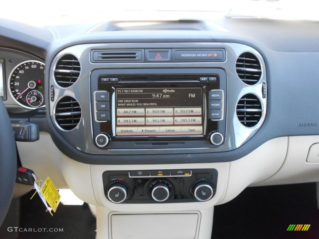 2012 Tiguan SE - Deep Black Metallic / Beige photo #17