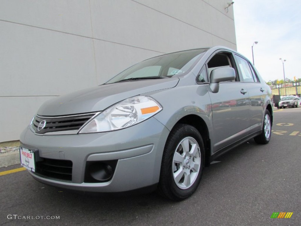 2011 Versa 1.8 SL Sedan - Magnetic Gray Metallic / Charcoal photo #1