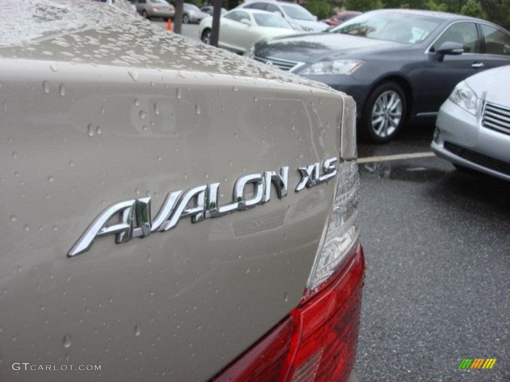 2003 Toyota Avalon XLS Marks and Logos Photos