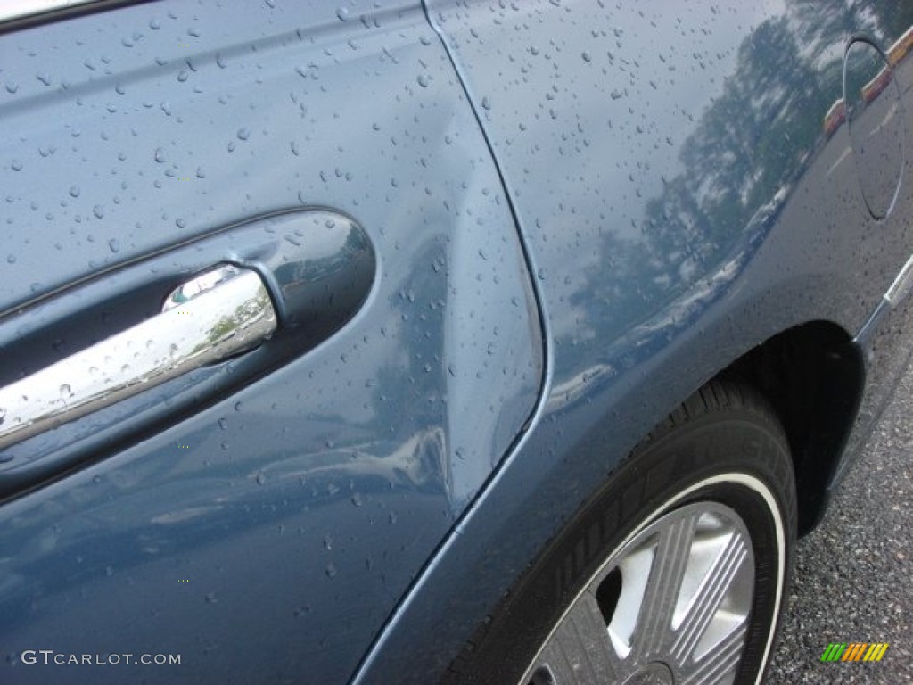 2005 Town Car Signature Limited - Norsea Blue Metallic / Dove/Shale photo #23