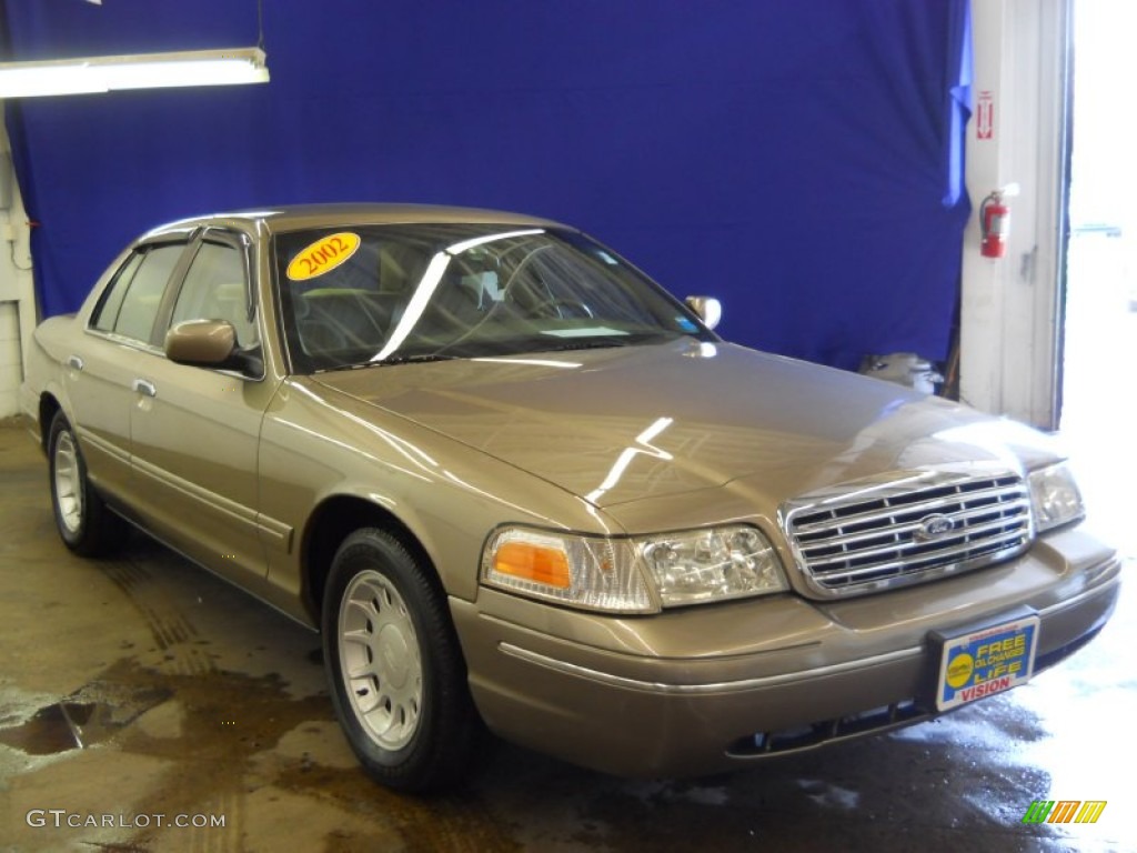 2002 Crown Victoria LX - Arizona Beige Metallic / Medium Parchment photo #16