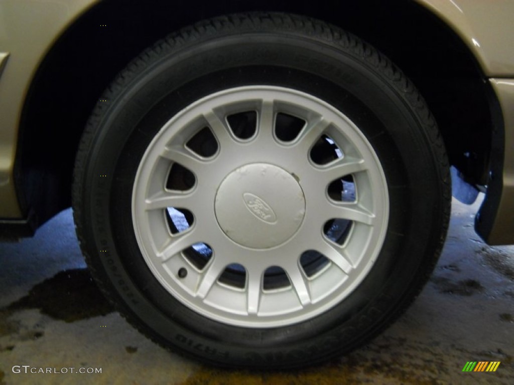 2002 Ford Crown Victoria LX Wheel Photo #64265225