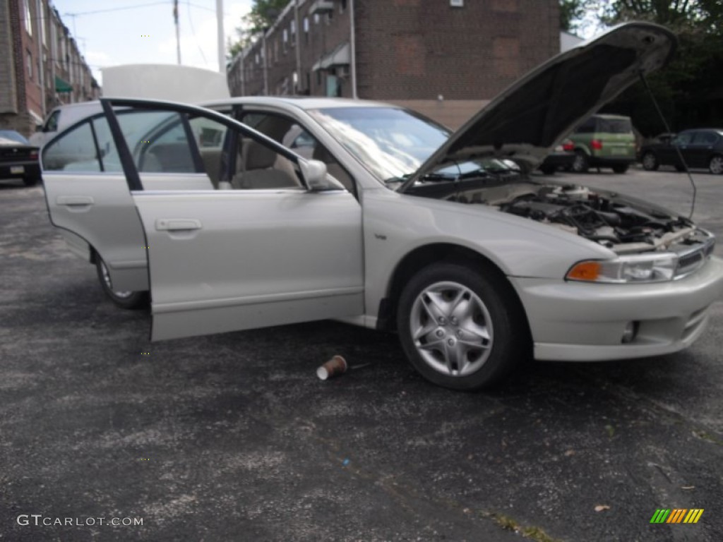 2001 Galant ES V6 - Northstar White / Tan photo #38