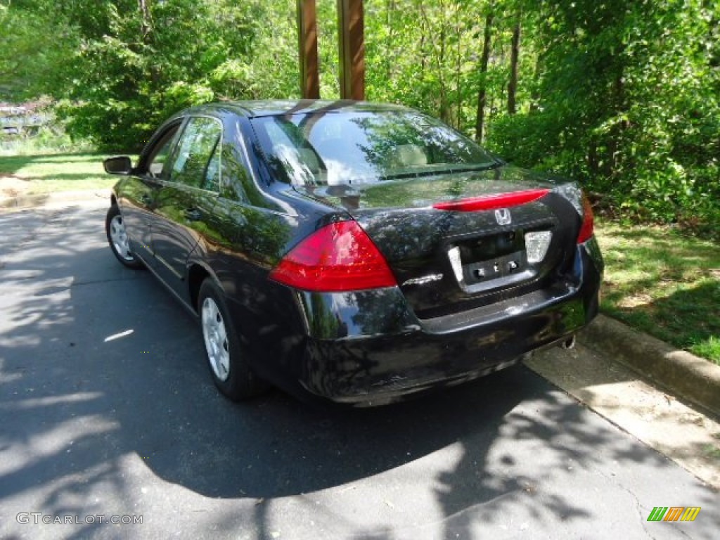 2006 Accord LX Sedan - Nighthawk Black Pearl / Black photo #5