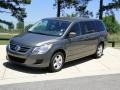 Meteor Gray Metallic - Routan SE Photo No. 10