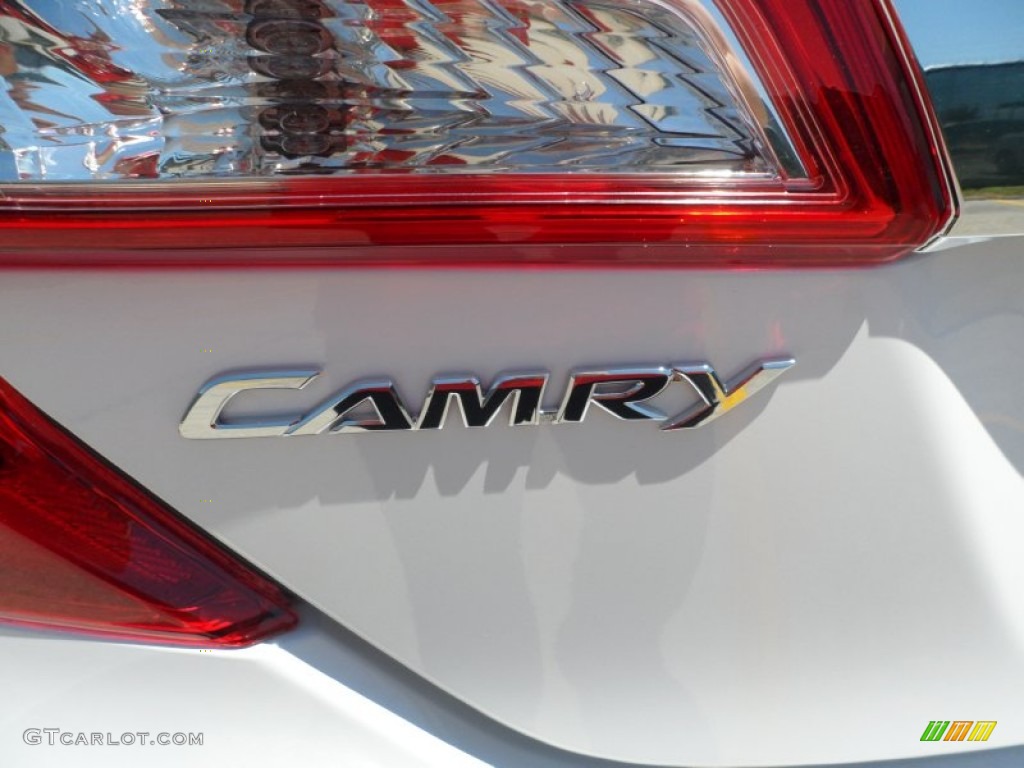 2012 Camry XLE V6 - Super White / Ash photo #15