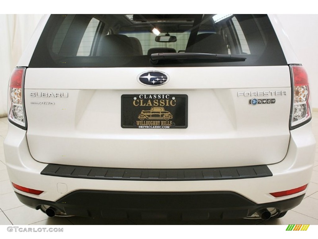 2010 Forester 2.5 X Premium - Satin White Pearl / Platinum photo #19