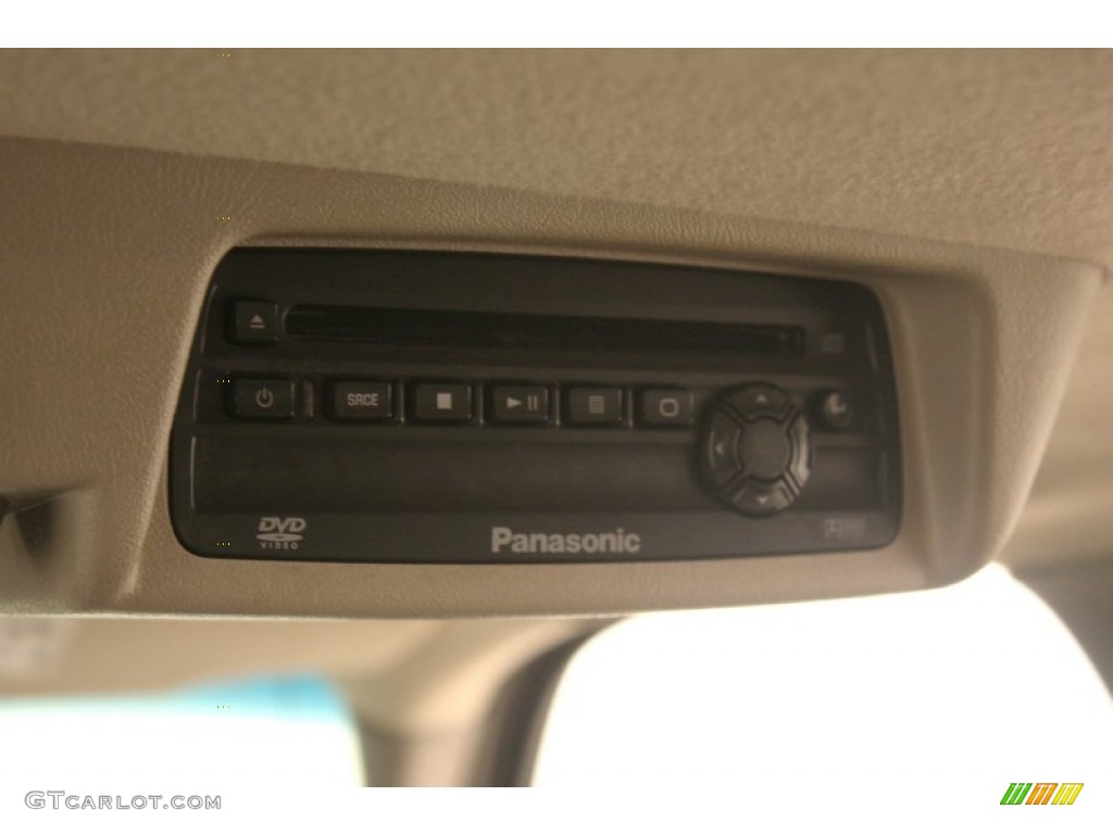2006 Chevrolet Suburban LTZ 1500 4x4 Audio System Photos