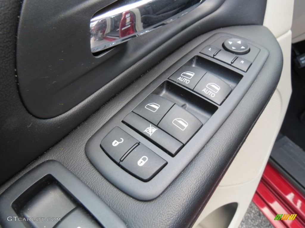 2011 Dodge Grand Caravan Crew Controls Photos