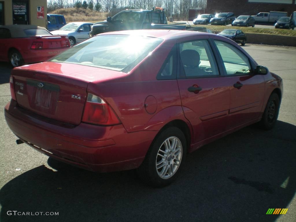 2005 Focus ZX4 SE Sedan - Sangria Red Metallic / Dark Flint/Light Flint photo #12