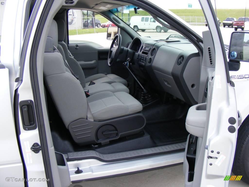 2006 F150 XL Regular Cab - Silver Metallic / Medium/Dark Flint photo #21