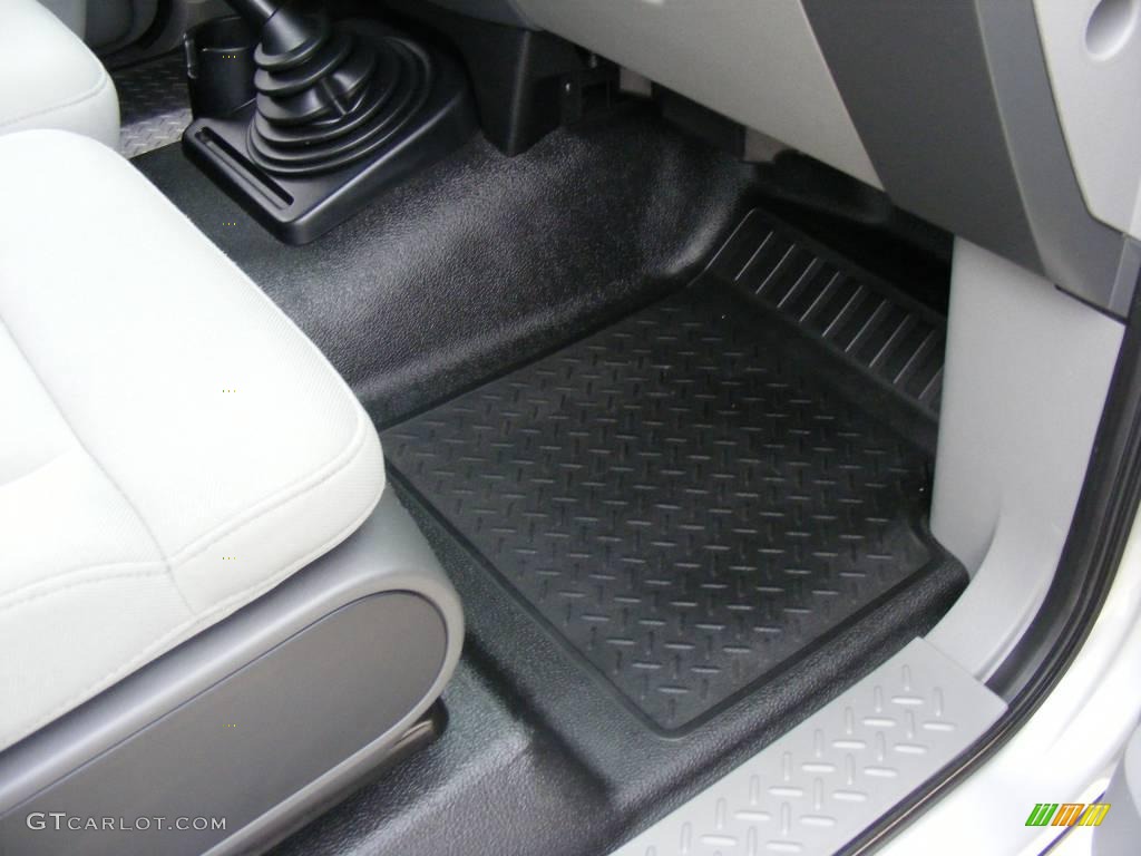 2006 F150 XL Regular Cab - Silver Metallic / Medium/Dark Flint photo #24