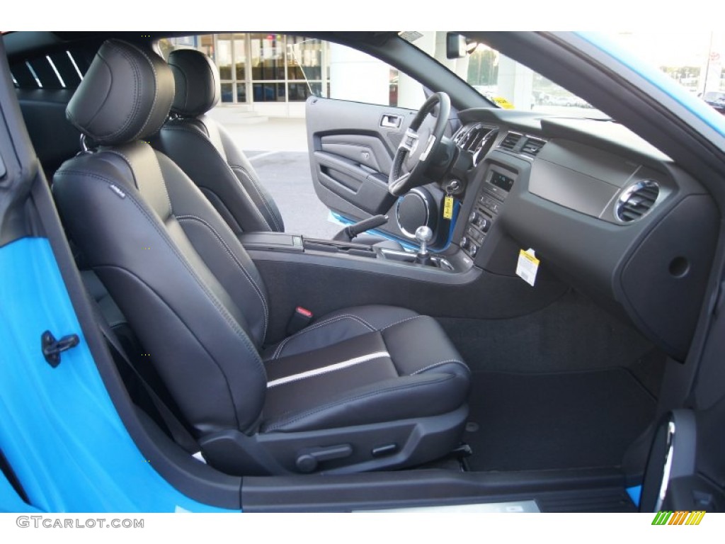 2013 Ford Mustang GT Premium Coupe Front Seat Photo #64297623