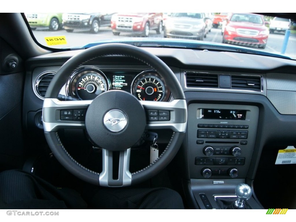 2013 Ford Mustang GT Premium Coupe Charcoal Black/Cashmere Accent Dashboard Photo #64297704