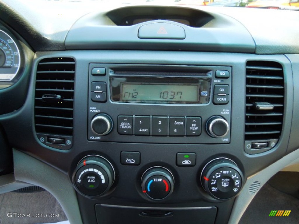 2006 Optima LX - White / Gray photo #12