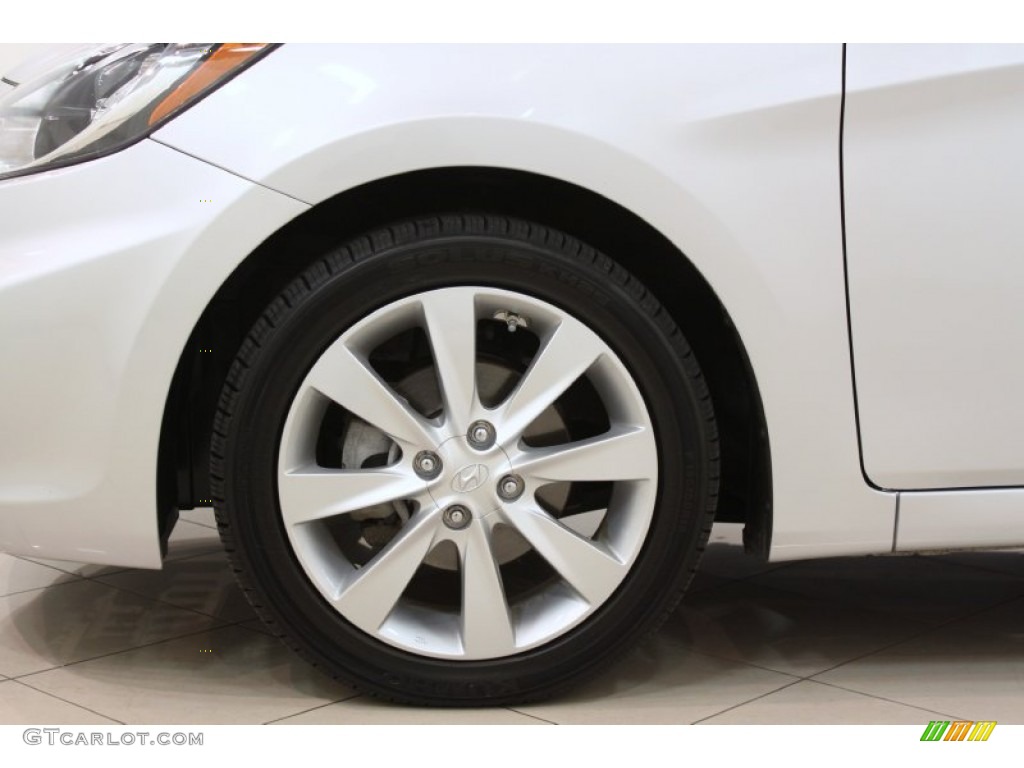 2012 Hyundai Accent SE 5 Door Wheel Photo #64300516