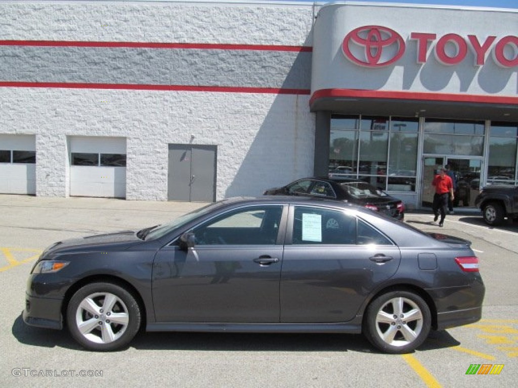 2010 Camry SE - Magnetic Gray Metallic / Dark Charcoal photo #2
