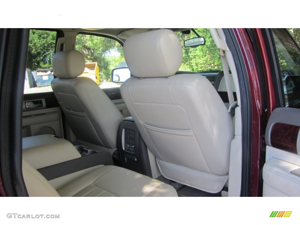 2004 Navigator Luxury 4x4 - Merlot Red Metallic / Dove Grey photo #17