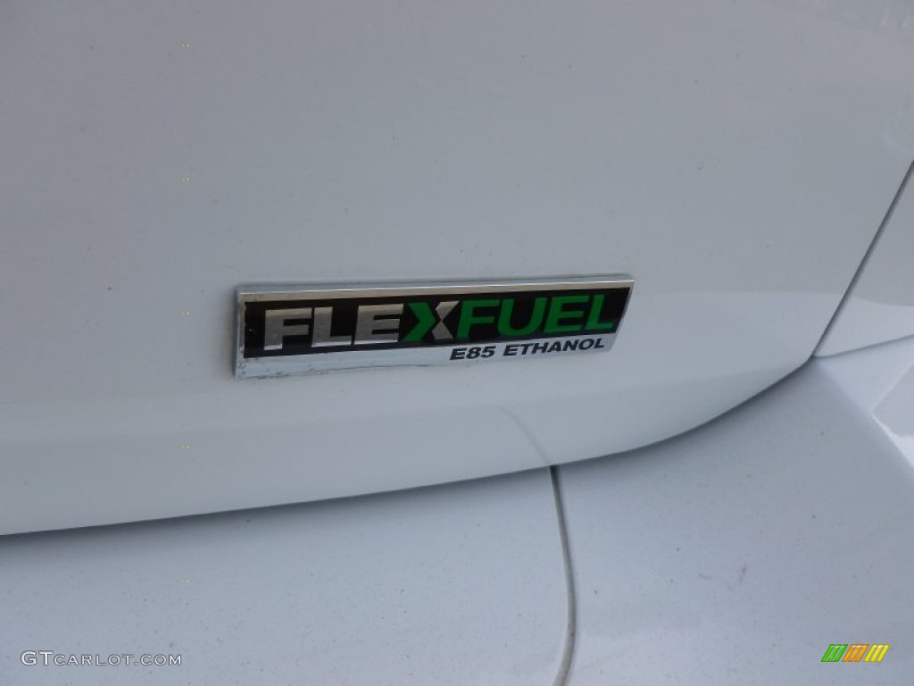 2010 Chevrolet HHR LS Panel Marks and Logos Photos