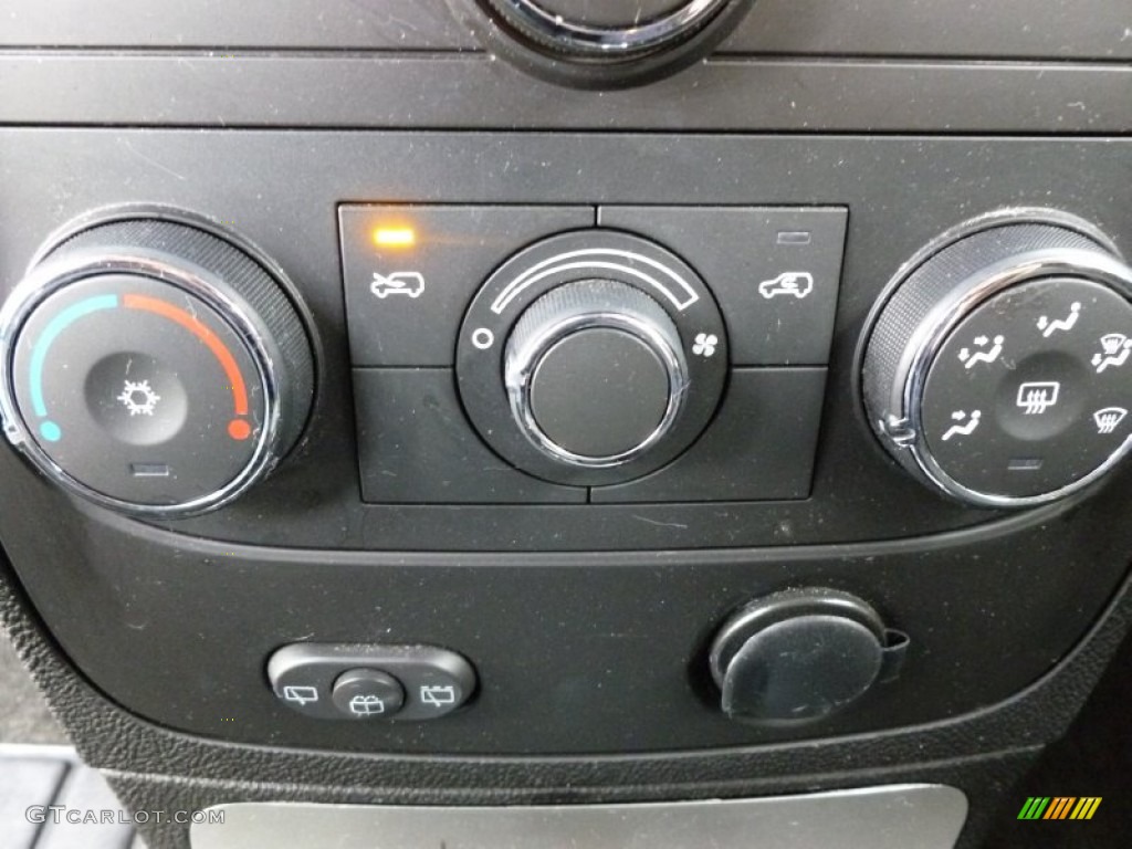 2010 Chevrolet HHR LS Panel Controls Photos