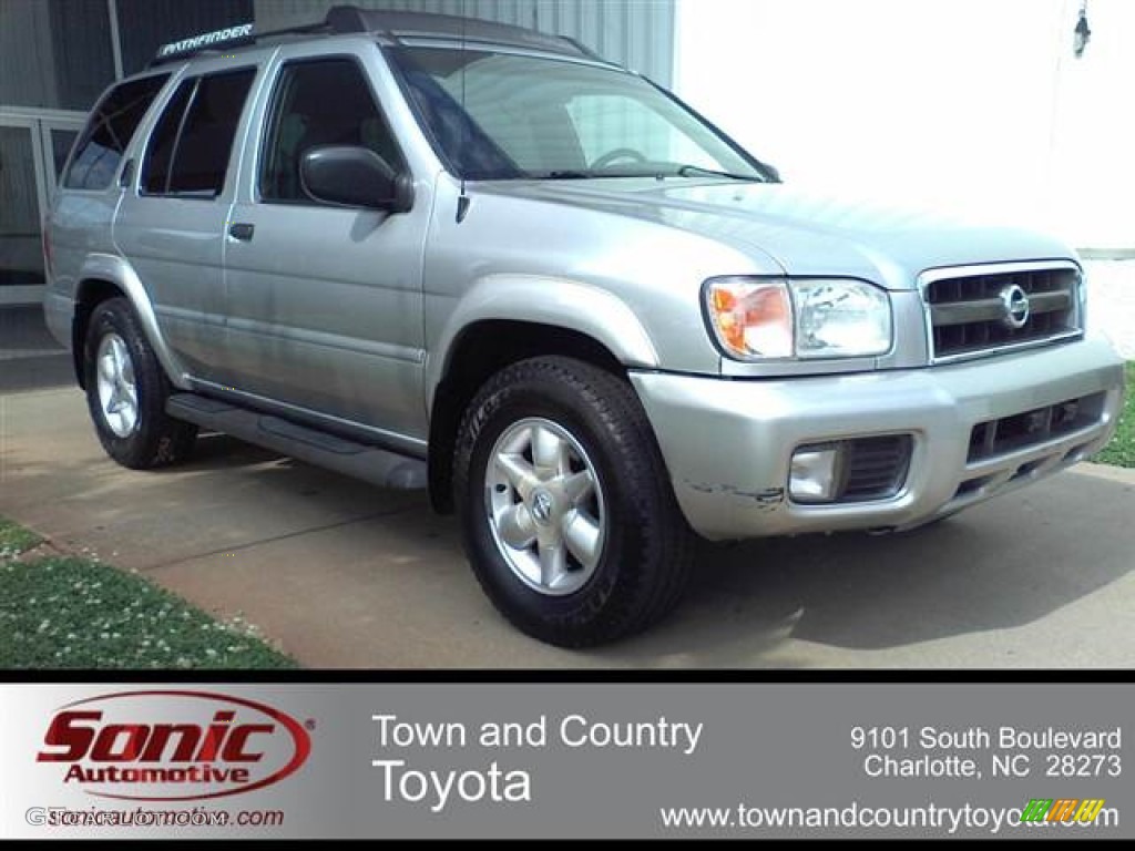 Chrome Silver Metallic Nissan Pathfinder