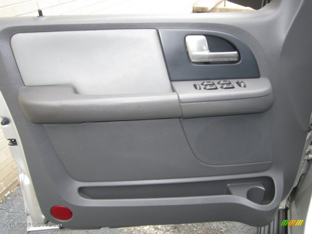 2003 Expedition XLT 4x4 - Silver Birch Metallic / Flint Grey photo #20