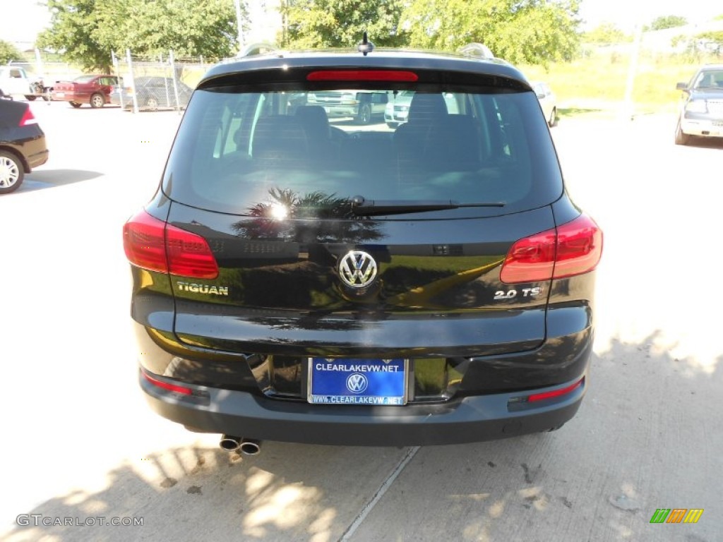 2012 Tiguan SE - Deep Black Metallic / Black photo #6