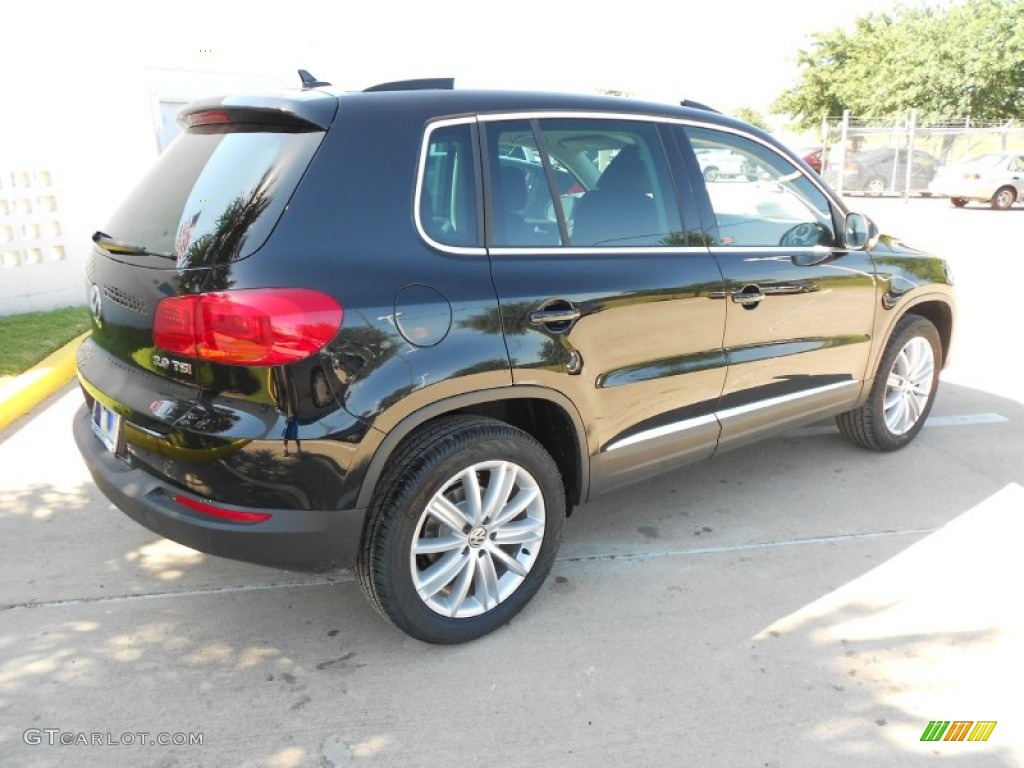2012 Tiguan SE - Deep Black Metallic / Black photo #7