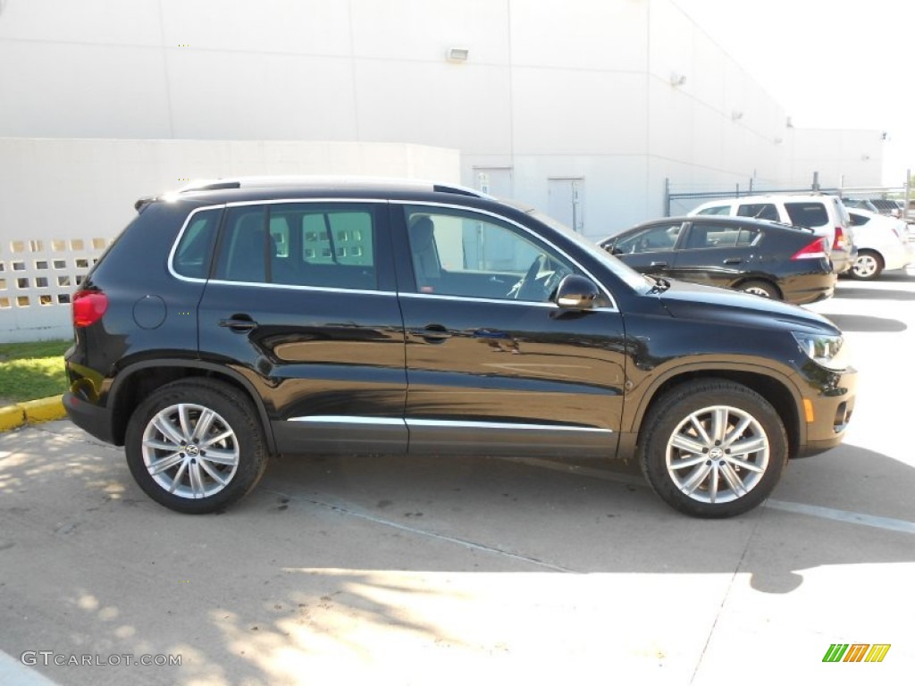 2012 Tiguan SE - Deep Black Metallic / Black photo #8