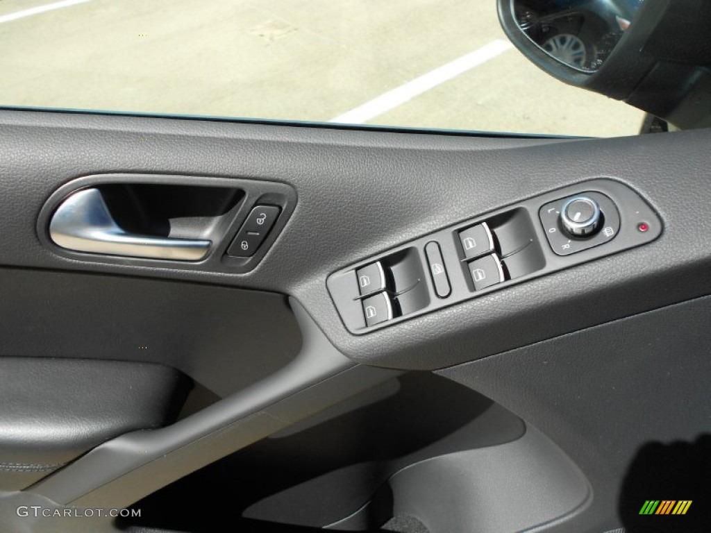 2012 Tiguan SE - Deep Black Metallic / Black photo #21