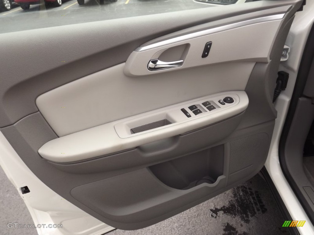 2012 Traverse LT - White Diamond Tricoat / Dark Gray/Light Gray photo #12