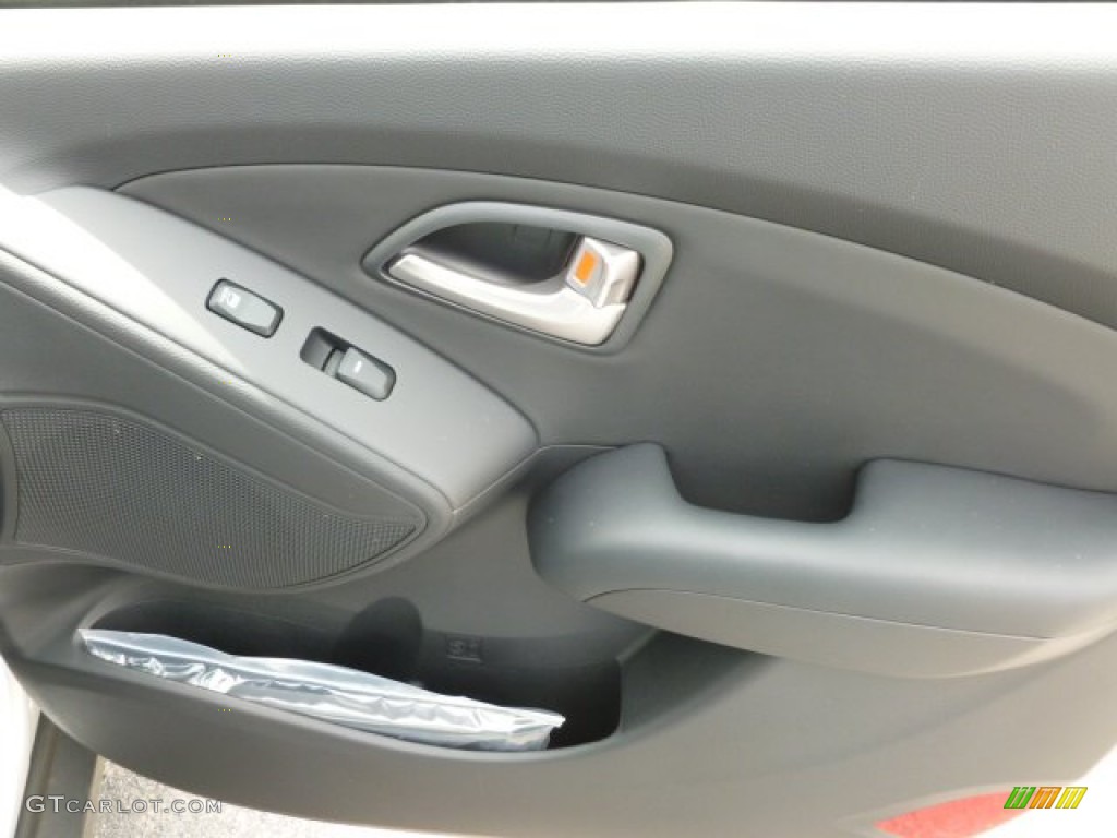 2012 Tucson GLS - Diamond Silver / Black photo #10