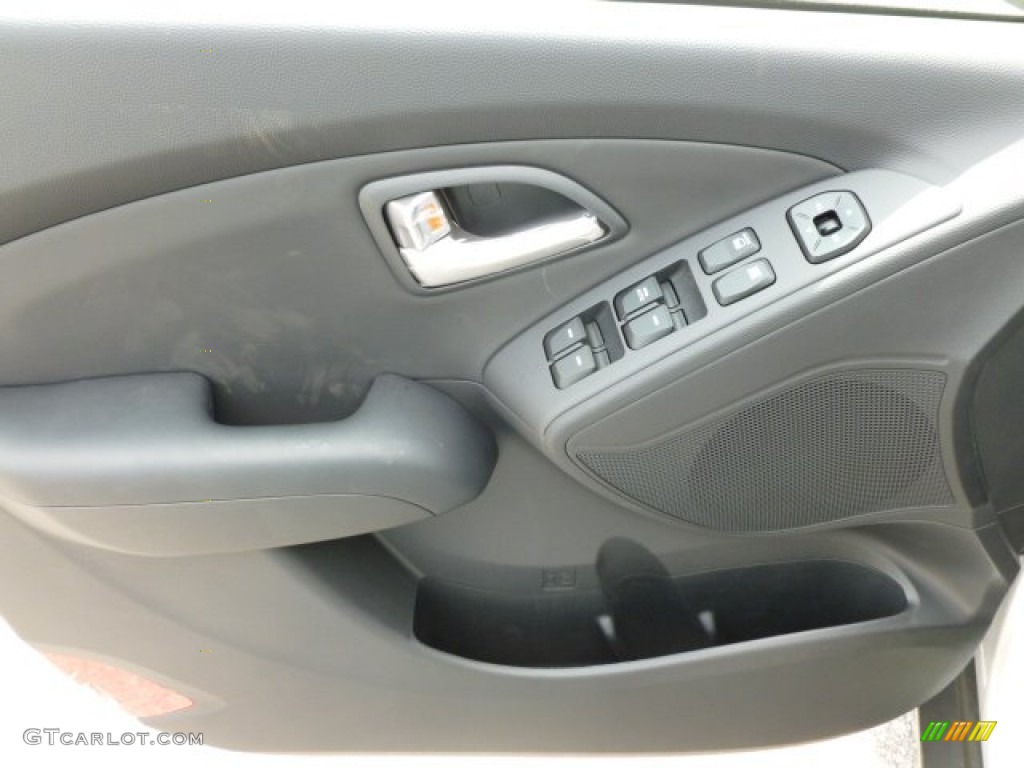 2012 Tucson GLS - Diamond Silver / Black photo #17