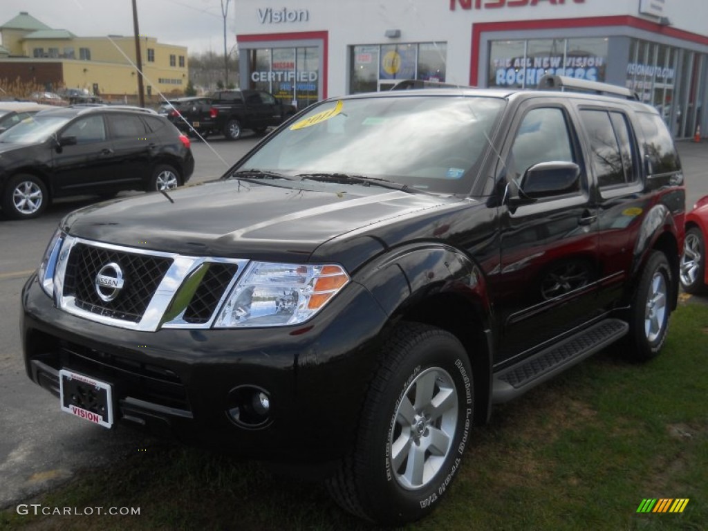 Super Black Nissan Pathfinder