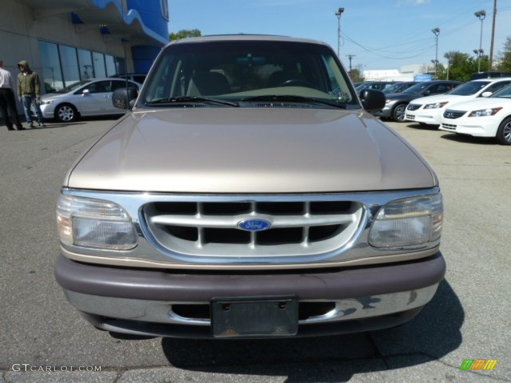 1997 Explorer XLT 4x4 - Light Prairie Tan Metallic / Medium Parchment photo #8