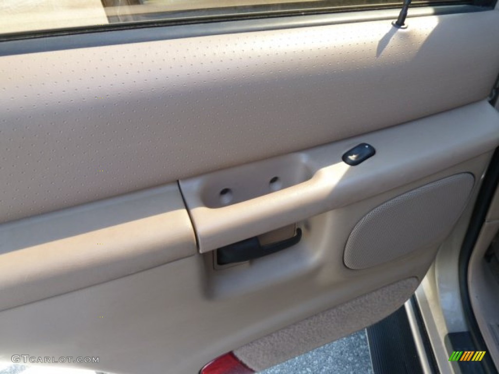 1997 Explorer XLT 4x4 - Light Prairie Tan Metallic / Medium Parchment photo #13