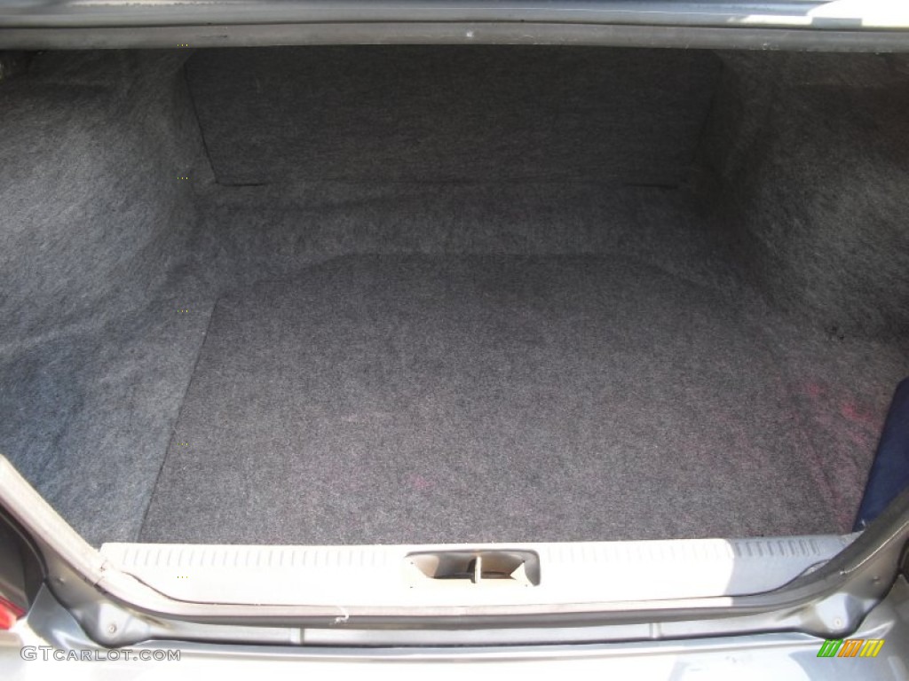 2002 Mitsubishi Galant DE Trunk Photos