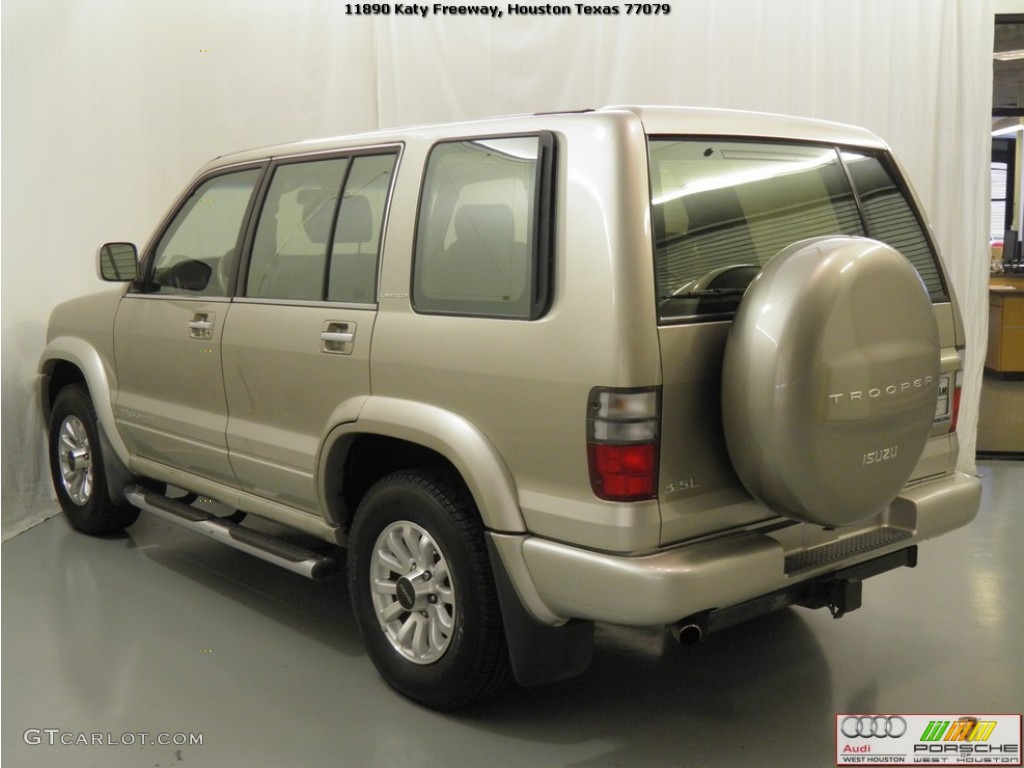 2002 Trooper Limited - Satin Gold / Beige photo #20